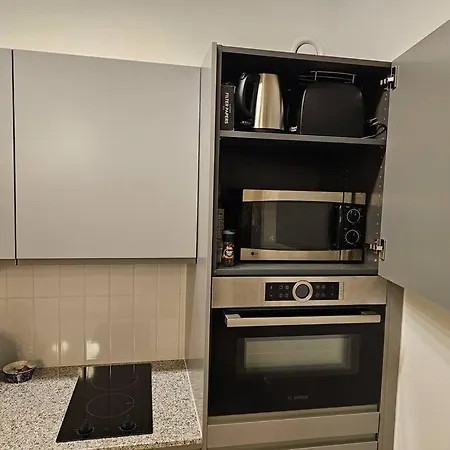 Urban Oasis - Two Bedrooms - Balcony - Nearby Metro Apartment *