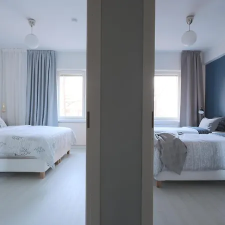 Urban Oasis - Two Bedrooms - Balcony - Nearby Metro Apartment *