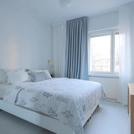 Urban Oasis - Two Bedrooms - Balcony - Nearby Metro Apartment
